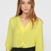 Blusa Con Escote De Pico 'JDY' - AMARILLO -TrendyModa Ventas blusa con escote de pico jdy amarillo zq392 4 frb1