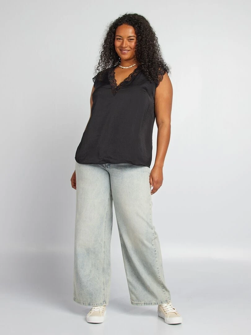 Blusa Con Escote De Pico Y Encaje - Negro 4 Blusa Con Escote De Pico Y Encaje - Negro - Imagen 2