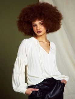 Blusa Con Manga Abombada Y Tejido Texturizado - AS CRUDO