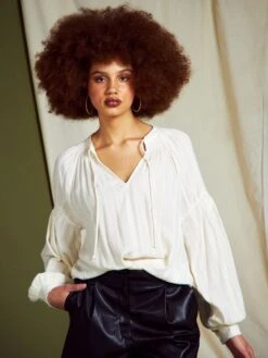 Blusa Con Manga Abombada Y Tejido Texturizado - AS CRUDO -TrendyModa Ventas blusa con manga abombada y tejido texturizado as crudo axn30 1 frb4