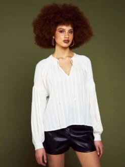 Blusa Con Manga Abombada Y Tejido Texturizado - AS CRUDO -TrendyModa Ventas blusa con manga abombada y tejido texturizado as crudo axn30 1 frb6