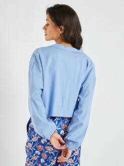 Blusa Cropped Con Cuello De Pico - BELAIR_BLU 8 Blusa Cropped Con Cuello De Pico - BELAIR_BLU -TrendyModa Ventas blusa cropped con cuello de pico belairblu zs485 3 frb3