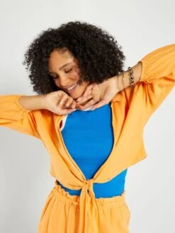 Blusa Cropped Con Cuello De Pico - SIMULACRO DE NARANJA -TrendyModa Ventas blusa cropped con cuello de pico simulacro de naranja zs485 2 frb4