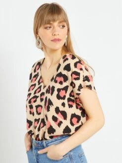 Blusa De Flores 'JDY' - BEIGE/ROSA -TrendyModa Ventas blusa de flores jdy beigerosa zb016 8 frb5
