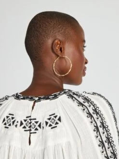 Blusa De Manga Abombada Con Bordado Negro - AS CRUDO -TrendyModa Ventas blusa de manga abombada con bordado negro as crudo axn28 1 frb7