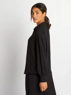 Blusa Vaporosa Con Cuello De Pico - Negro 9 Blusa Vaporosa Con Cuello De Pico - Negro -TrendyModa Ventas blusa vaporosa con cuello de pico negro ast35 3 frb4