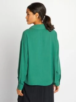 Blusa Vaporosa Con Cuello De Pico - Verde -TrendyModa Ventas blusa vaporosa con cuello de pico verde ast35 4 frb4