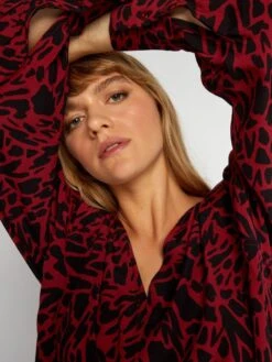 Blusa Vaporosa Con Estampado - Negro/rojo 11 Blusa Vaporosa Con Estampado - Negro/rojo -TrendyModa Ventas blusa vaporosa con estampado negrorojo ahz82 2 frb5