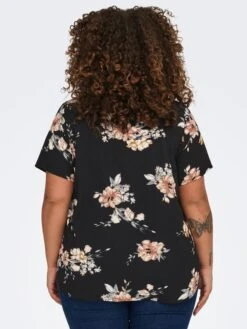 Blusa Vaporosa 'Only Carmakoma' - FLOR NEGRA -TrendyModa Ventas blusa vaporosa only carmakoma flor negra aud34 1 frb3