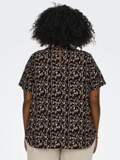 Blusa Vaporosa 'Only Carmakoma' - GRÁFICOS -TrendyModa Ventas blusa vaporosa only carmakoma graficos aud34 2 frb3