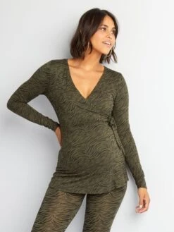 Camiseta Con Cuello Cruzado - CAQUIPOBETO