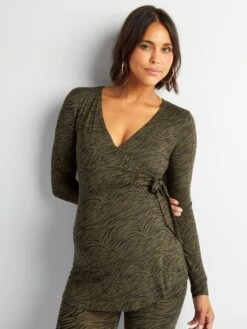 Camiseta Con Cuello Cruzado - CAQUIPOBETO -TrendyModa Ventas camiseta con cuello cruzado caquipobeto ala71 2 frb3