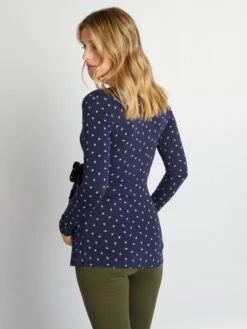 Camiseta Con Cuello Cruzado - FLOR DE IRIS -TrendyModa Ventas camiseta con cuello cruzado flor de iris ala71 1 frb3