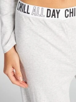 Conjunto De Pijama Con Camiseta + Pantalón - 2 Piezas - GRIS_ 11 Conjunto De Pijama Con Camiseta + Pantalón - 2 Piezas - GRIS_ -TrendyModa Ventas conjunto de pijama con camiseta pantalon 2 piezas gris aud04 1 frb5