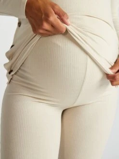 Conjunto De Premamá Con Camiseta + Pantalón De Canalé - CERVEZA BEIGE -TrendyModa Ventas conjunto de premama con camiseta pantalon de canale cerveza beige alh77 1 frb8