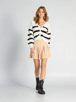 Falda Corta Plisada - CRUDO LO TIENE