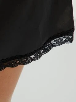 Short De Raso Con Encaje - Negro -TrendyModa Ventas short de raso con encaje negro zs721 1 frb4