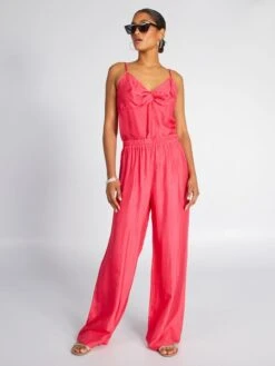 Top Satinado Con Cuello Torcido - Rosa