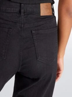 Vaquero Regular De Tiro Alto - L34 - NEGRO_DENI 11 Vaquero Regular De Tiro Alto - L34 - NEGRO_DENI -TrendyModa Ventas vaquero regular de tiro alto l34 negrodeni aci47 1 frb5