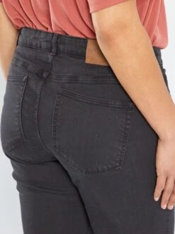 Vaquero Regular L28 - NEGRO_DENI -TrendyModa Ventas vaquero regular l28 negrodeni acm06 1 frb5