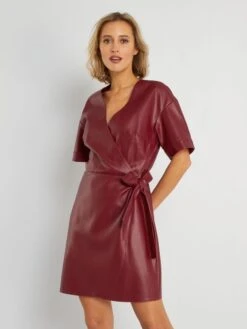 Vestido Corto Con Cinturón Anudable - Rojo Burdeos