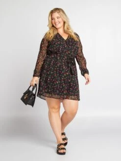 Vestido Corto Con Escote De Pico - NEGRO