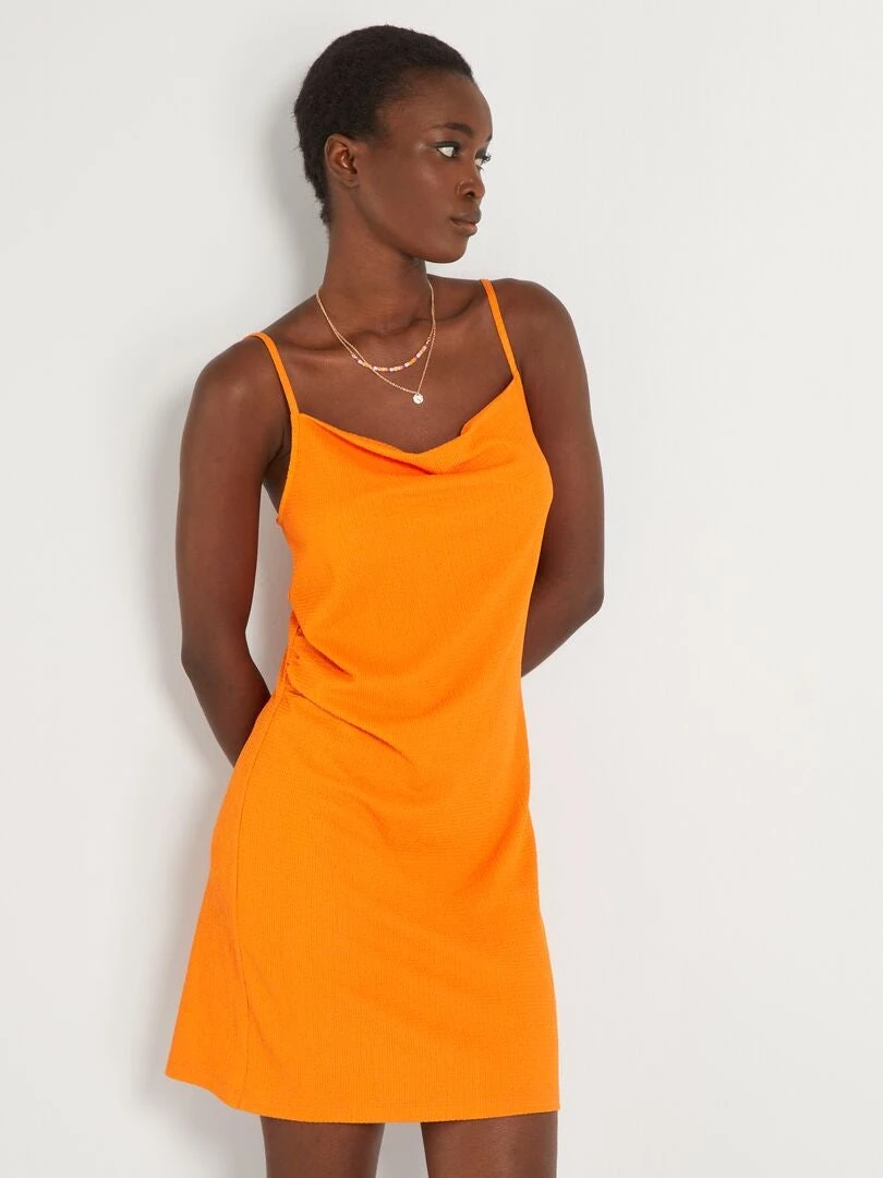Vestido Corto Con Escote Drapeado - Naranja 4 Vestido Corto Con Escote Drapeado - Naranja - Imagen 2