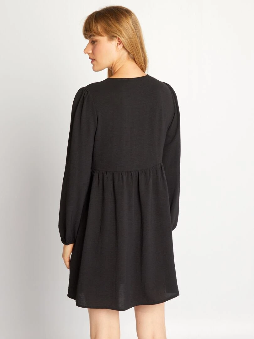 Vestido Corto Con Volante Texturizado - Negro 5 Vestido Corto Con Volante Texturizado - Negro - Imagen 3