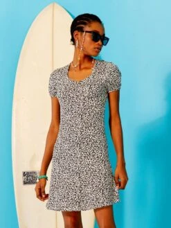 Vestido Corto De Flores - Negro -TrendyModa Ventas vestido corto de flores negro arn26 2 frb3