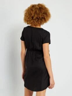 Vestido Corto Premamá Con Escote De Pico - Negro -TrendyModa Ventas vestido corto premama con escote de pico negro zn930 1 frb3