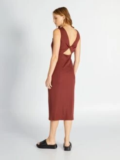 Vestido De Punto De Canalé Con Escote Trasero - COLA GRANATE -TrendyModa Ventas vestido de punto de canale con escote trasero cola granate awd26 1 frb4