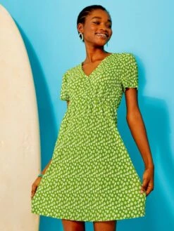 Vestido Evasé Plisado Con Estampado Floral - VERDE